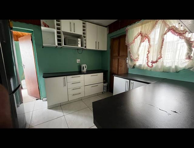 5 BEDROOM HOUSE FOR SALE IN UMLAZI BB
